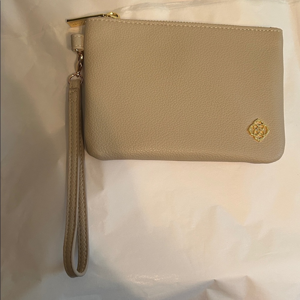 Kendra Scott Beige Wristlet Clutch. Super cute. Passport size.
